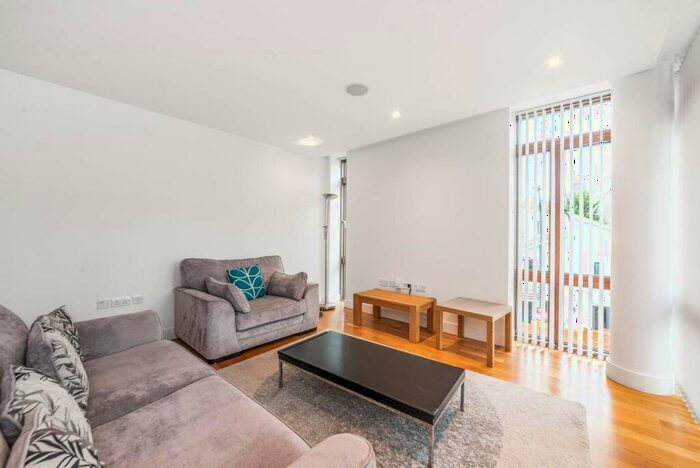 2 Bedroom Flat To Rent In Lymington Road, West Hampstead, London, NW6