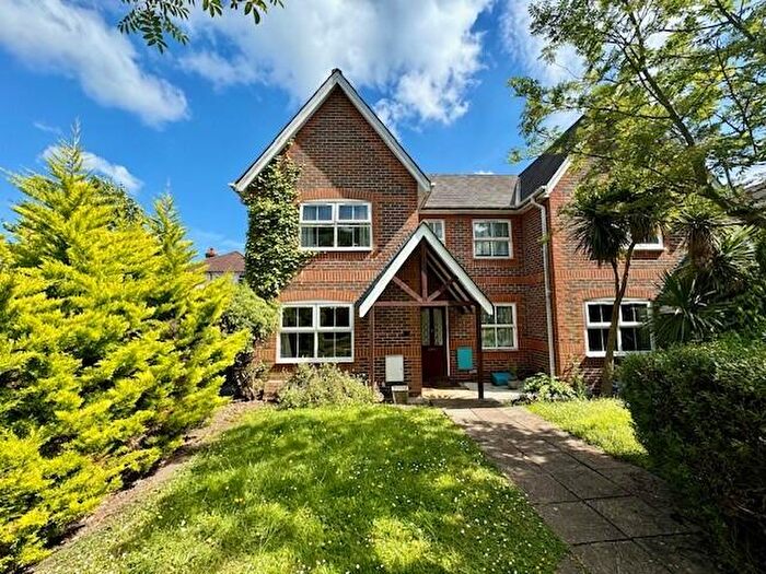 2 Bedroom End Of Terrace House To Rent In Itchen, Southampton, SO19