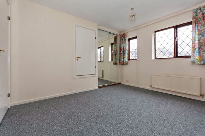 2 Bedroom Detached House For Sale In Raddlebarn Farm Drive, Selly Oak, Birmingham, B29