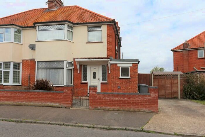 3 Bedroom Semi-Detached House To Rent In Cornwall Road, IP11