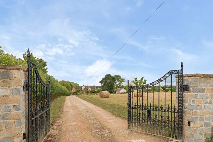 3 Bedroom Bungalow To Rent In Buckle Street, Ullington, WR11