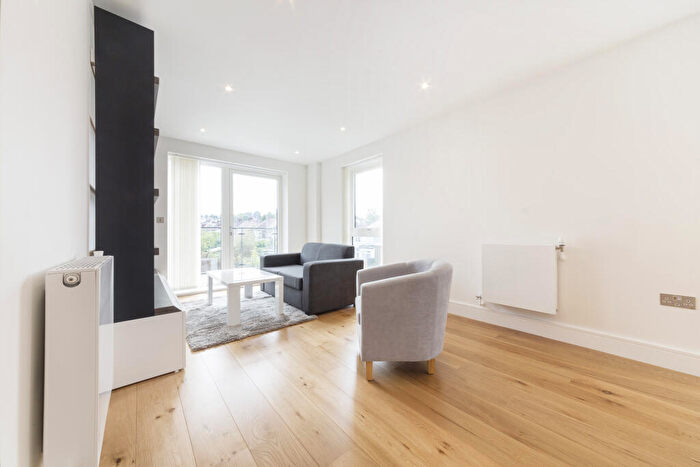 2 Bedroom Apartment To Rent In Grove Park, London, NW9