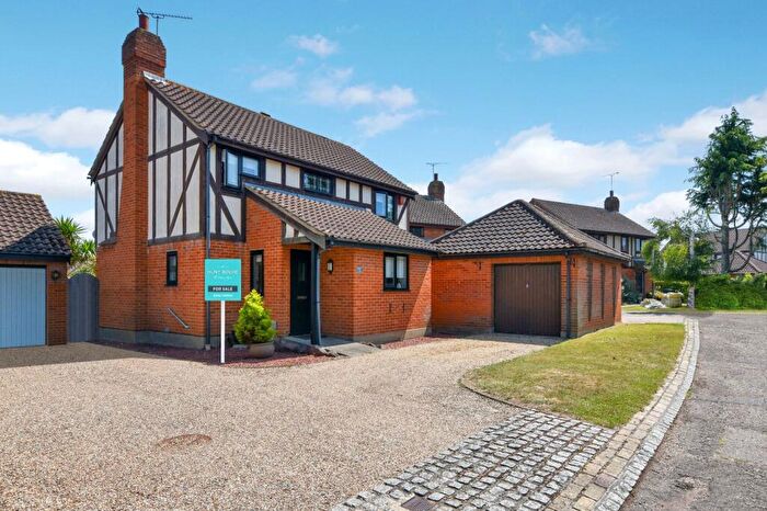 3 Bedroom Detached House For Sale In Dalwood, ** Bournes Green School Catchment **, Shoeburyness, Essex, SS3