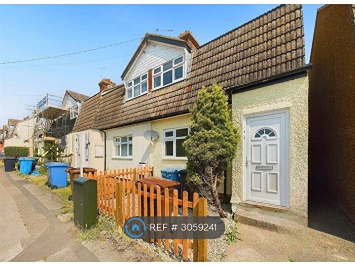 3 Bedroom Semi Detached House To Rent In Henniker Road, Ipswich, IP1