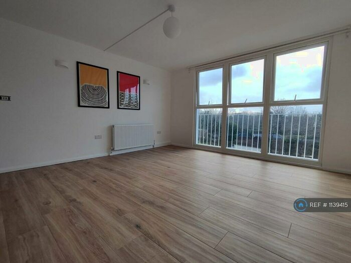 3 Bedroom Flat To Rent In Boyn Valley Road, Maidenhead, SL6