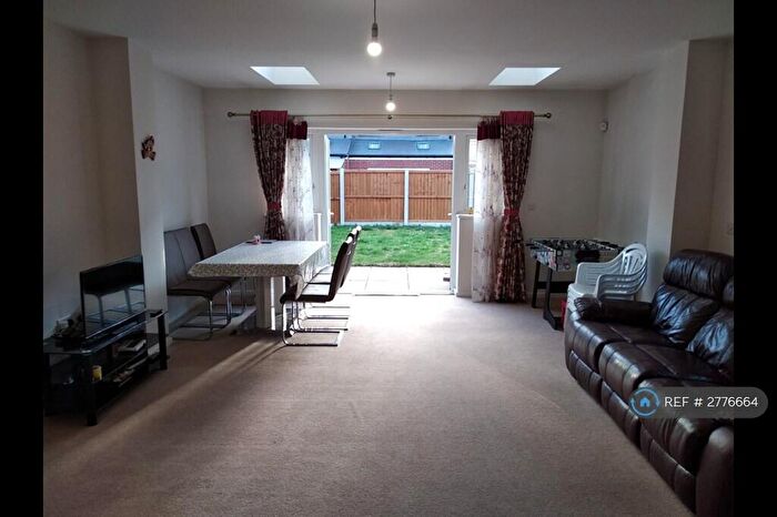 3 Bedroom End Of Terrace House To Rent In Twist Way, Slough, SL2
