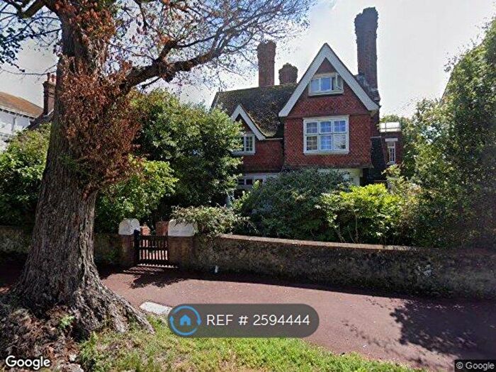 2 Bedroom Flat To Rent In Tudor Court, Eastbourne, BN21