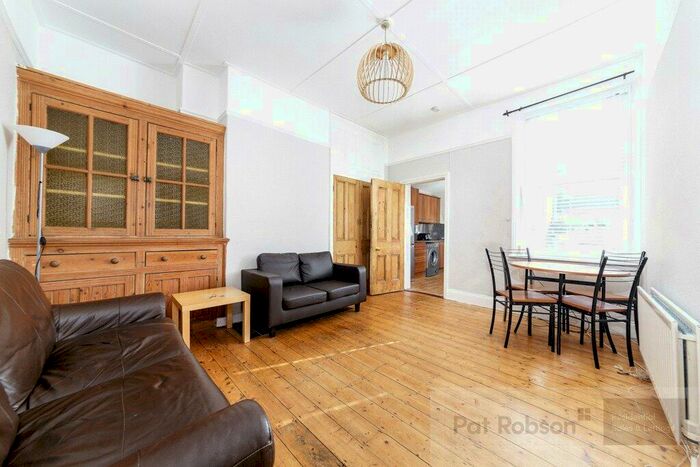 2 Bedroom Apartment To Rent In Forsyth Road, West Jesmond, Newcastle Upon Tyne, NE2