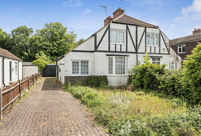 3 Bedroom House For Sale In Oakwood Road, Horley, Surrey, RH6