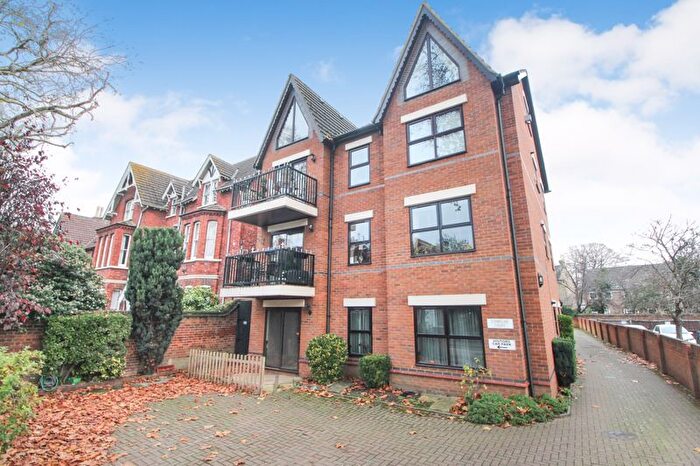 3 Bedroom Flat For Sale In Shakespeare Road, Bedford, MK40