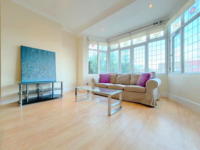 2 Bedroom Flat To Rent In Hurstwood Road, London, NW11