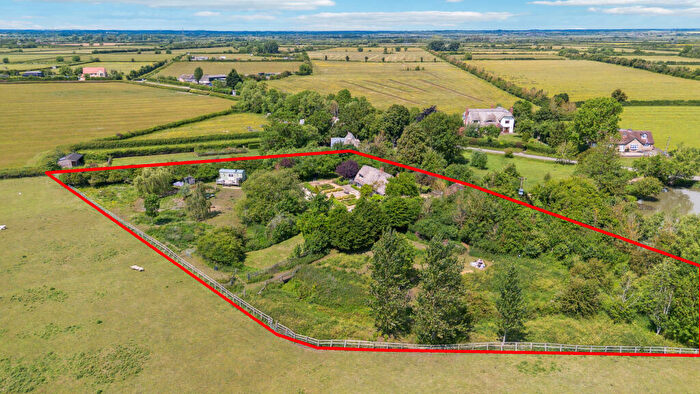 4 Bedroom Detached House For Sale In Piddington Road, Ludgershall, Buckinghamshire, HP18