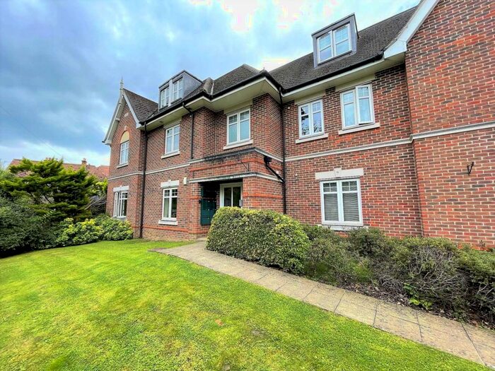 2 Bedroom Apartment To Rent In Douglas Court, Fleet, GU51