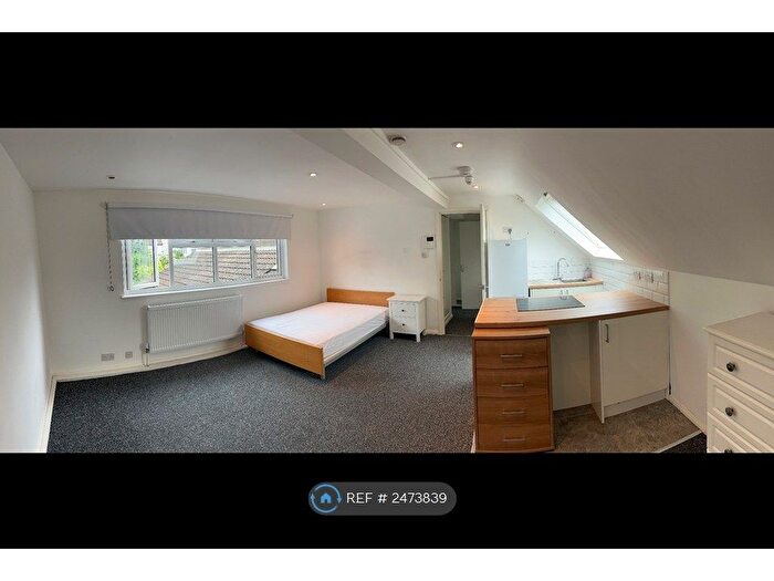 Studio To Rent In Blenheim Park Road, South Croydon, CR2