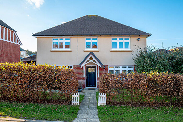 4 Bedroom Detached House For Sale In Thorpe Road, Hockley, SS5
