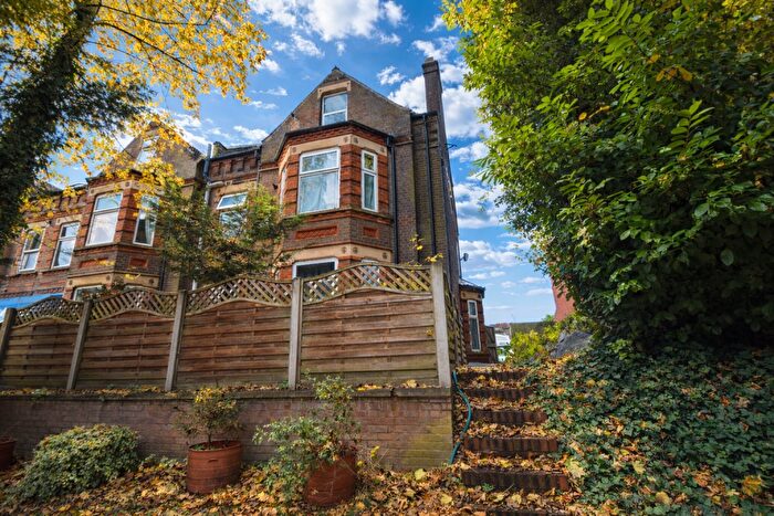 2 Bedroom Flat To Rent In London Road, Luton, Bedfordshire, LU1