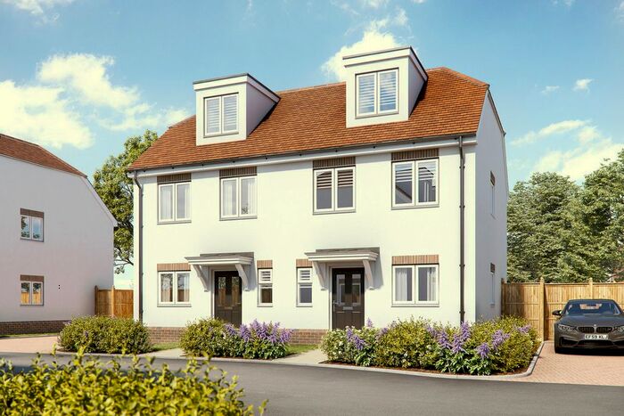 3 Bedroom Semi Detached House For Sale In Eastwoodbury Lane, Southend-On-Sea, SS2