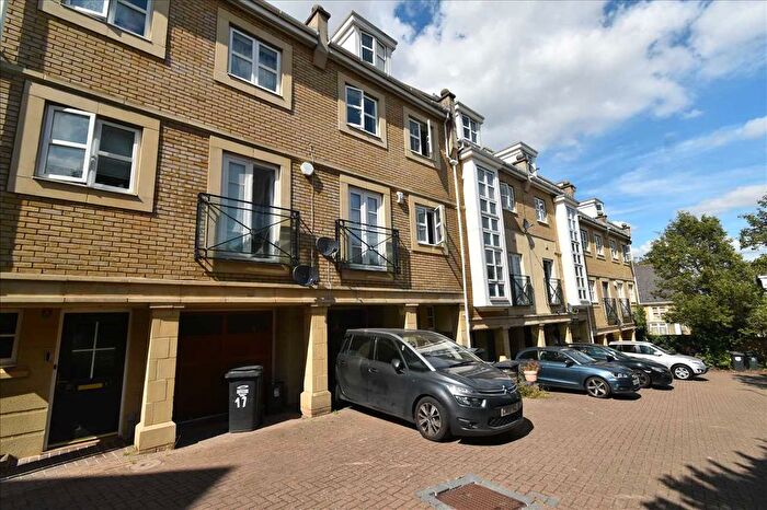 5 Bedroom Property To Rent In Kingfisher Drive, Greenhithe, DA9