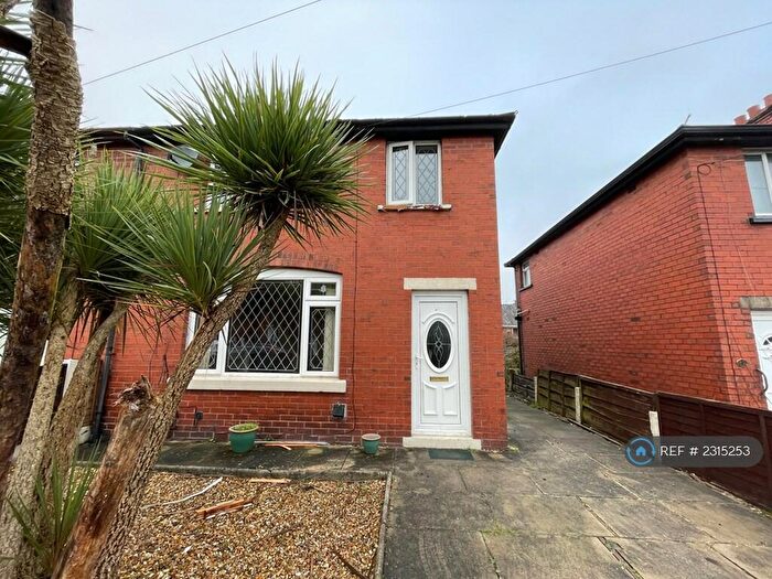 3 Bedroom Semi-Detached House To Rent In Layton Drive, Kearsley, Bolton, BL4