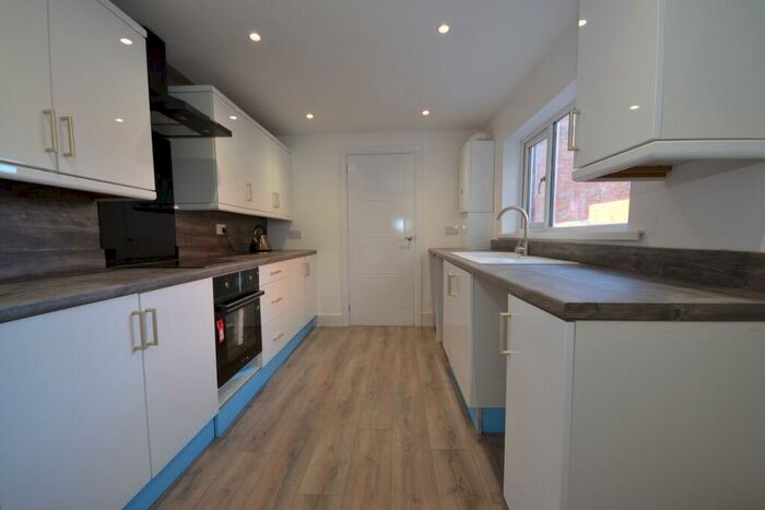 3 Bedroom Terraced House To Rent In Lee Street, Hull, HU8