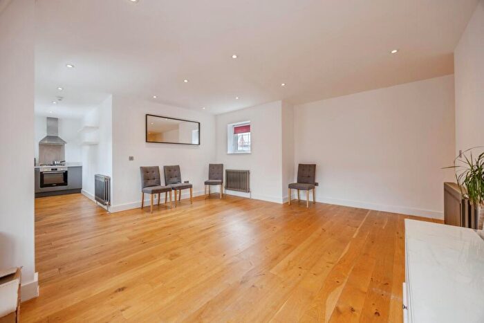 2 Bedroom Flat For Sale In High Street, Croydon, CR0