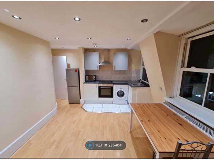 2 Bedroom Flat To Rent In Armagh Road, London, E3