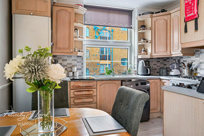 3 Bedroom Flat For Sale In St Katharines Way, London, E1