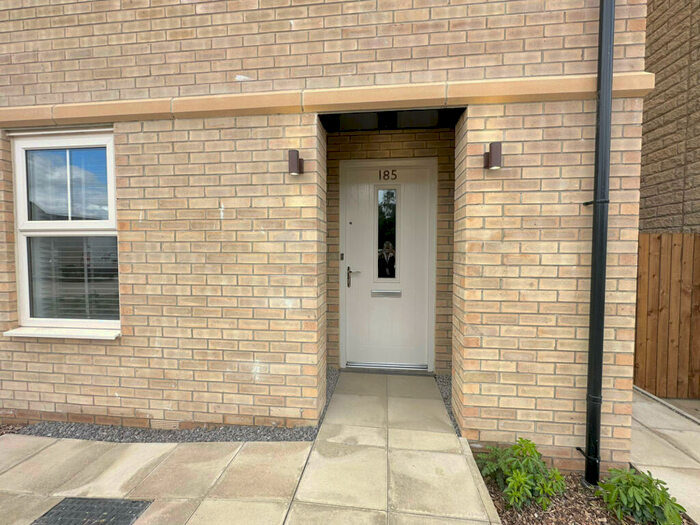 4 Bedroom Semi-Detached House To Rent In Magnolia Road, Seacroft, Leeds, LS14