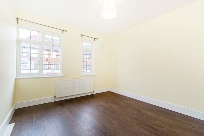 3 Bedroom Flat To Rent In Wrythe Lane, Sutton, Carshalton, SM5