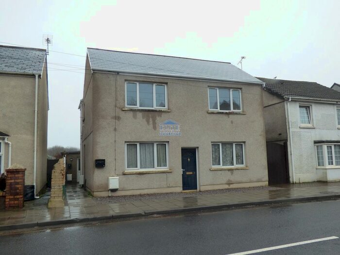 2 Bedroom Flat To Rent In , Maesteg Road, Tondu, Bridgend ., CF32