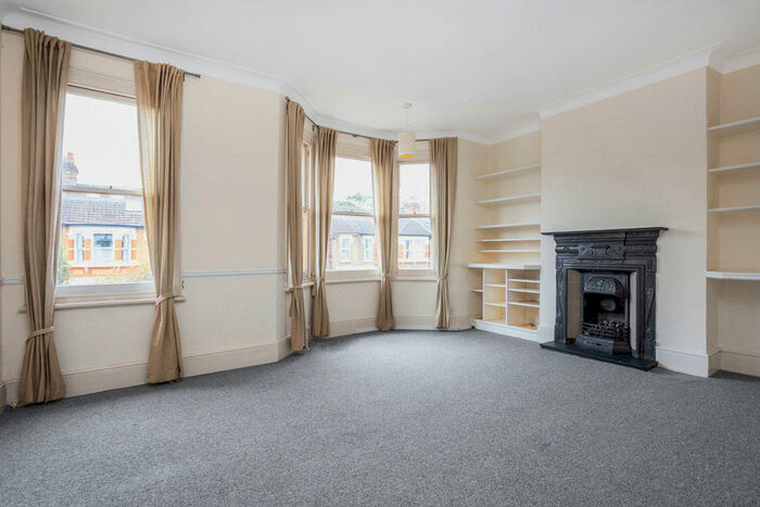 1 Bedroom Flat To Rent In Hartley Road, Leytonstone, E11