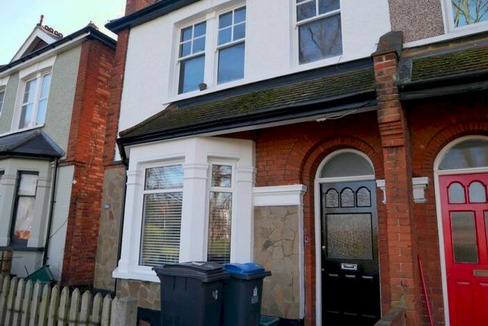 3 Bedroom Flat To Rent In Fairfield South, Kingston, KT1