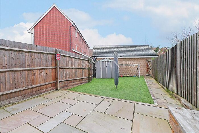3 Bedroom Terraced House For Sale In Lockgate Road -, NN4