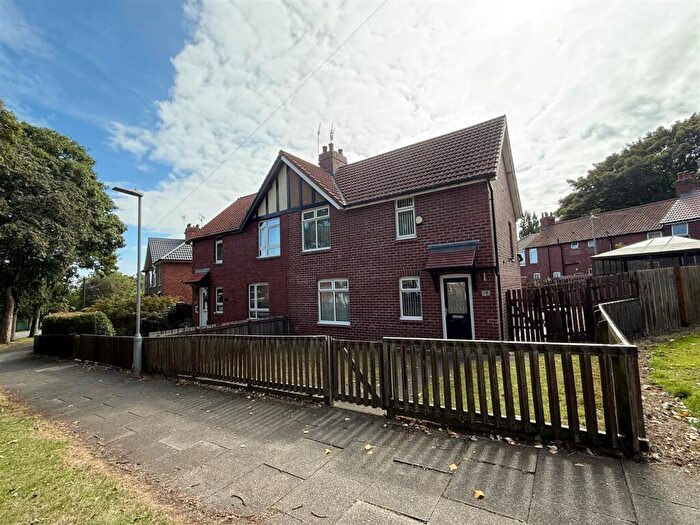 3 Bedroom Semi-Detached House For Sale In The Drive, Felling, Gateshead, NE10