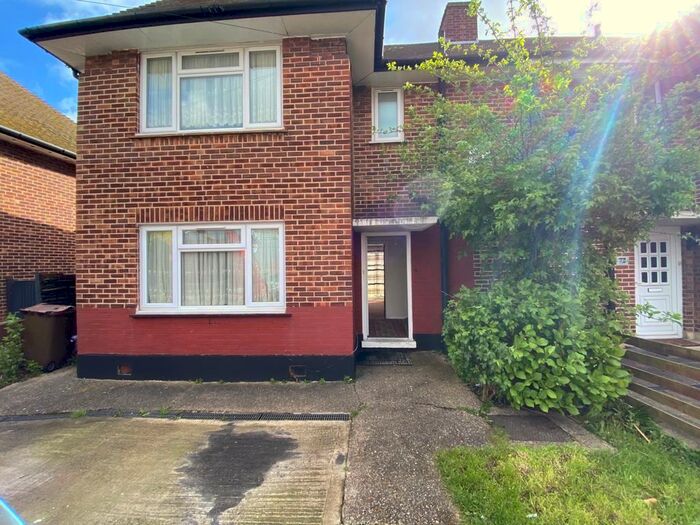3 Bedroom Semi-Detached House To Rent In Rayners Lane, Harrow, HA2