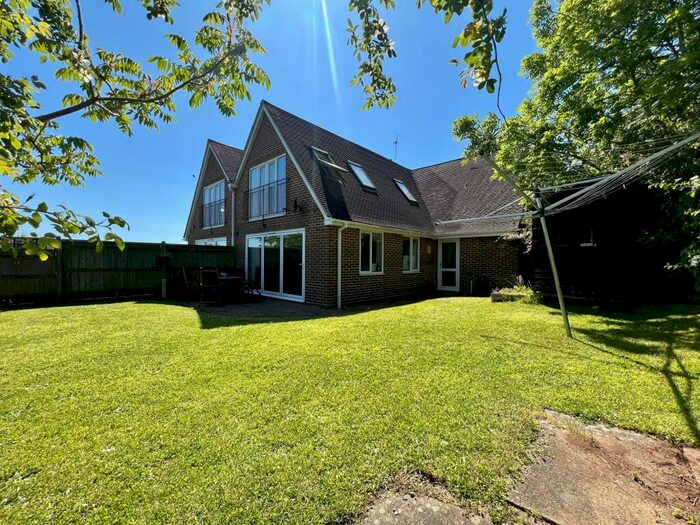 4 Bedroom Semi-Detached House To Rent In Ridge Road, Falmer, BN1