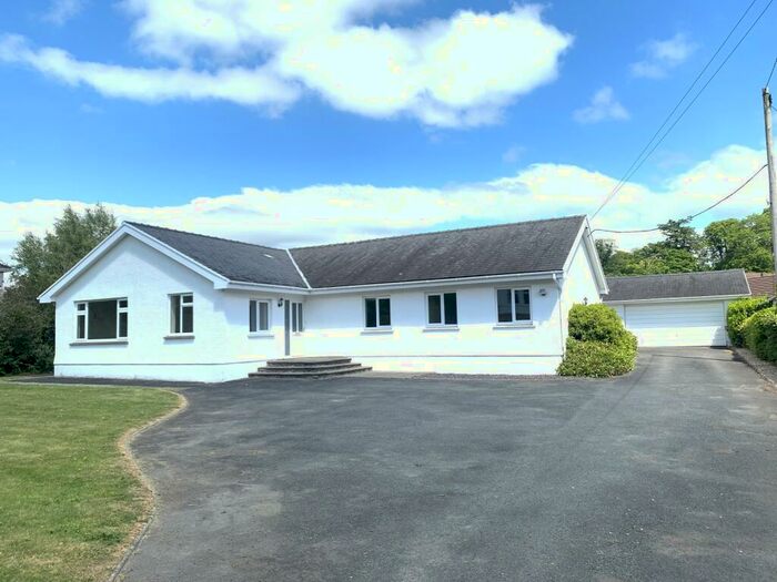 Houses for sale in Llandovery, SA20, Carmarthenshire