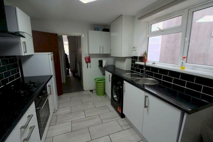4 Bedroom Terraced House To Rent In Russell Street - Cardiff, CF24