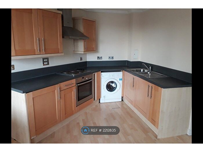 2 Bedroom Flat To Rent In Trentham Court, London, W3