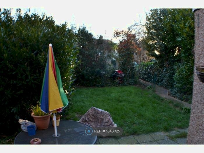 2 Bedroom Flat To Rent In Woodstock Road, London, NW11