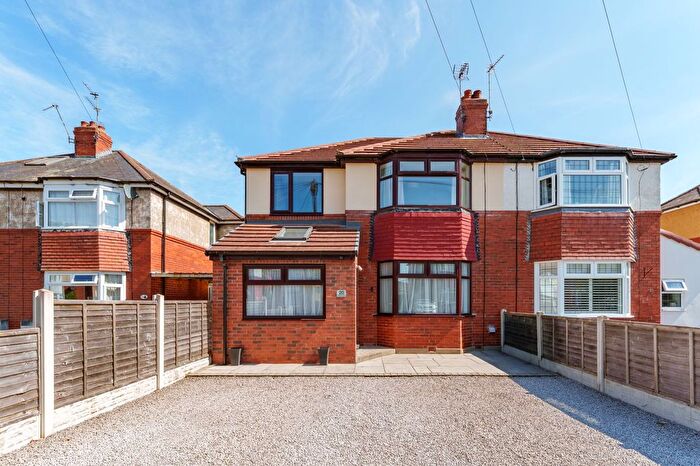 3 Bedroom Semi Detached House For Sale In Kirkstone Drive, York, YO31