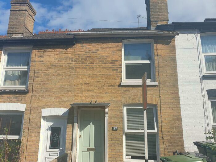 2 Bedroom House To Rent In Albert Road, Cowes, PO31