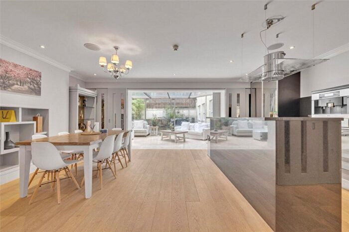 3 Bedroom Apartment To Rent In Wellington Road, St John's Wood, London, NW8