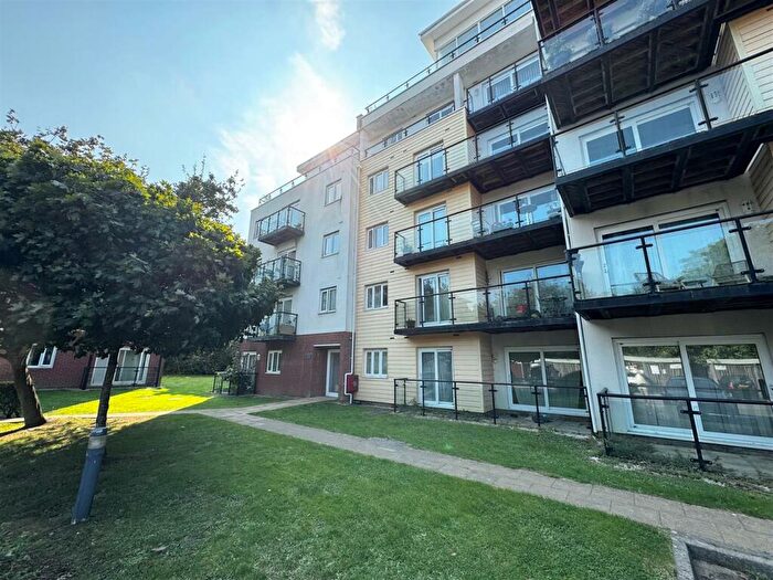 2 Bedroom Apartment To Rent In Gisors Road, Southsea, PO4