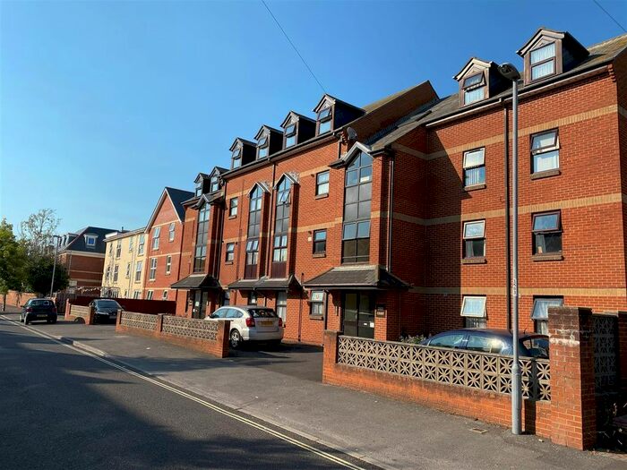 1 Bedroom Flat To Rent In Kirtleton Avenue, Weymouth, DT4