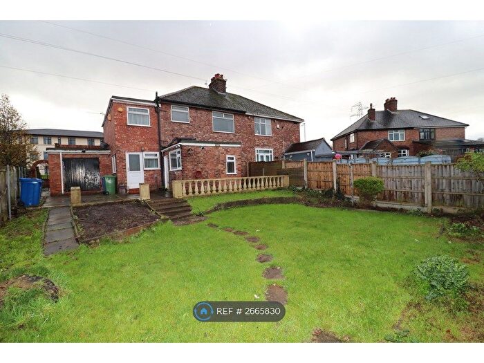 5 Bedroom Semi-Detached House To Rent In Loushers Lane, Warrington, WA4