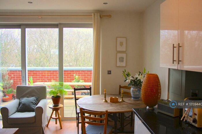 2 Bedroom Flat To Rent In Manor Road, London, N16