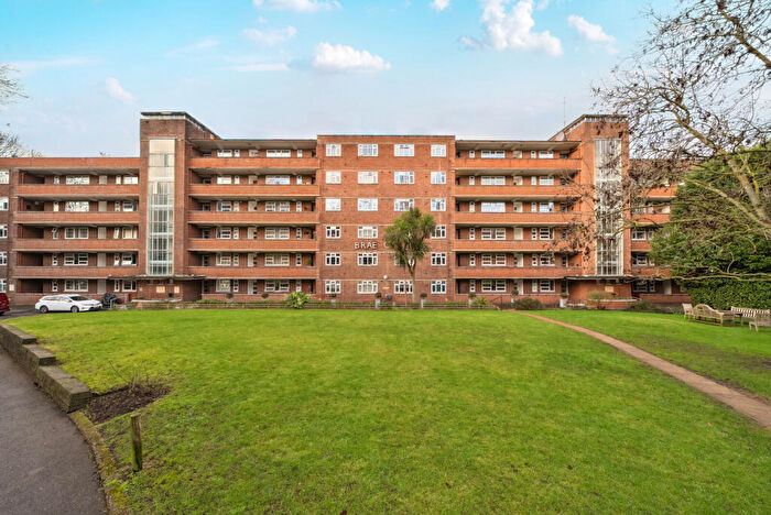 2 Bedroom Flat For Sale In Kingston Hill, Kingston Upon Thames, KT2