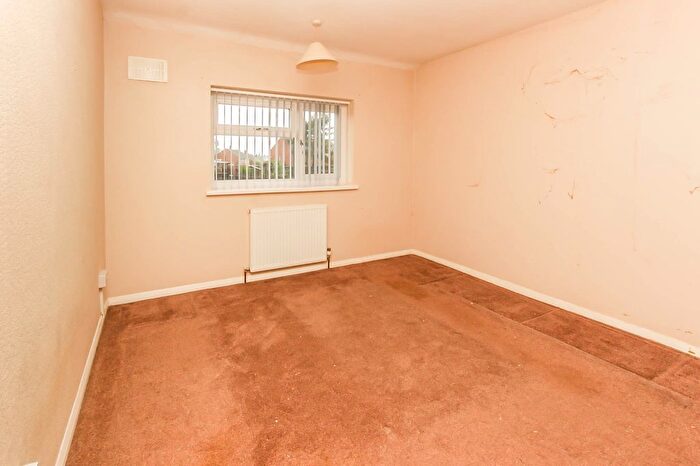 3 Bedroom Semi-Detached House For Sale In Windsor Road, Wellingborough, NN8
