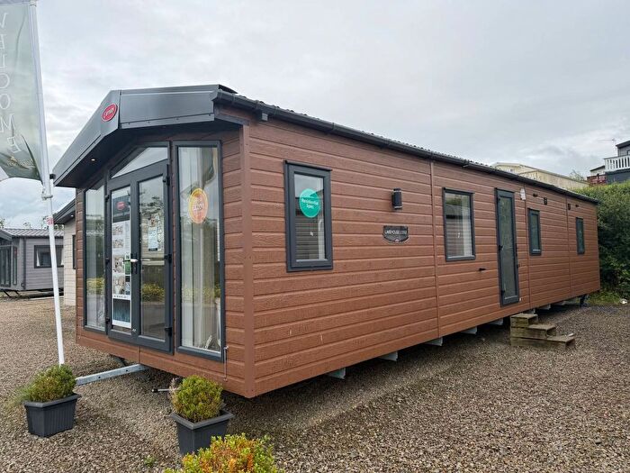 2 Bedroom Mobile/park Home For Sale In Holms Farm Road, Dalrymple, Ayr, KA6